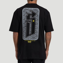 Camiseta Hurley Max Fit Hurley X Shibuya Logo Escama Preta