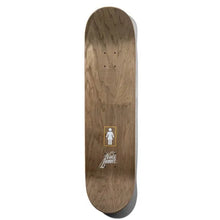 Shape de Maple: O Guia Definitivo Para Potencializar o Seu Rolê
Na hora de montar ou dar um upgrade no carrinho, a escolha do shape é a decisão mais importante para qualquer skatista. Entre as diversas opções de materiais, o shape de Maple se destaca como o padrão ouro da indústria global, sendo a escolha preferida de amadores e profissionais. Mas o que faz dessa madeira a melhor opção para o seu skate?

O Que é um Shape de Maple?
O shape de Maple é fabricado com lâminas de madeira da árvore Bordo (Maple, e