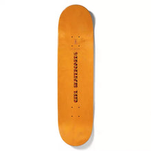 Shape de Maple: O Guia Definitivo Para Potencializar o Seu Rolê
Na hora de montar ou dar um upgrade no carrinho, a escolha do shape é a decisão mais importante para qualquer skatista. Entre as diversas opções de materiais, o shape de Maple se destaca como o padrão ouro da indústria global, sendo a escolha preferida de amadores e profissionais. Mas o que faz dessa madeira a melhor opção para o seu skate?

O Que é um Shape de Maple?
O shape de Maple é fabricado com lâminas de madeira da árvore Bordo (Maple, e
