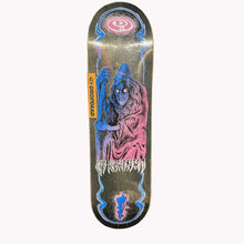 Shape de Maple: O Guia Definitivo Para Potencializar o Seu Rolê
Na hora de montar ou dar um upgrade no carrinho, a escolha do shape é a decisão mais importante para qualquer skatista. Entre as diversas opções de materiais, o shape de Maple se destaca como o padrão ouro da indústria global, sendo a escolha preferida de amadores e profissionais. Mas o que faz dessa madeira a melhor opção para o seu skate?

O Que é um Shape de Maple?
O shape de Maple é fabricado com lâminas de madeira da árvore Bordo (Maple, e